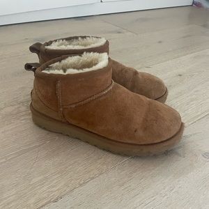 Ugg ultra minis used conditions, color: chestnut size women’s: 7